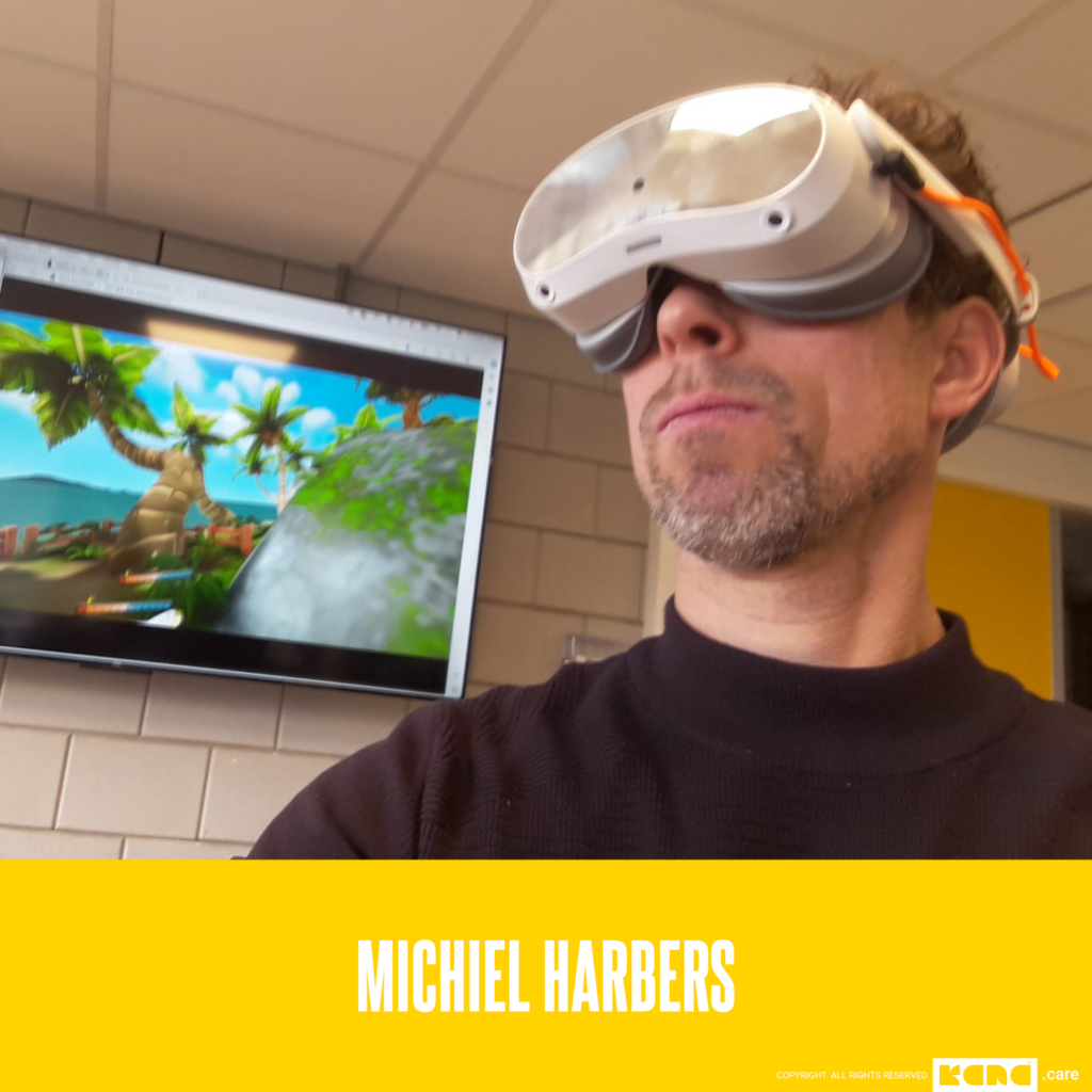 Foto van Michiel Harbers met VR-bril